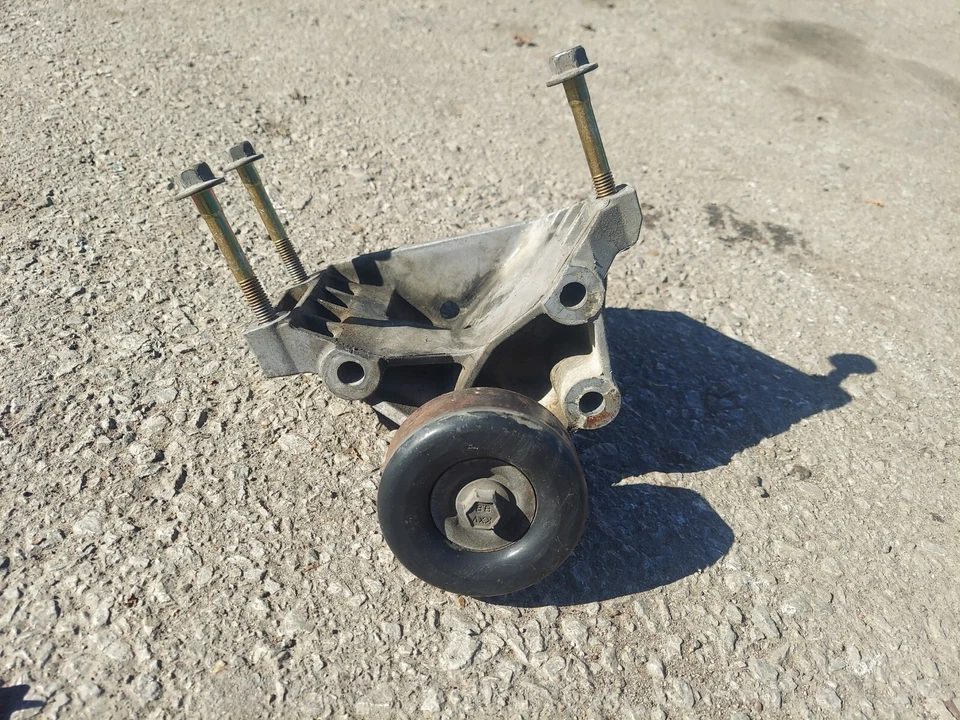 Soporte alternador Ford Windstar 3,8 L 1F2E-10039-AB Foto 2 de 4