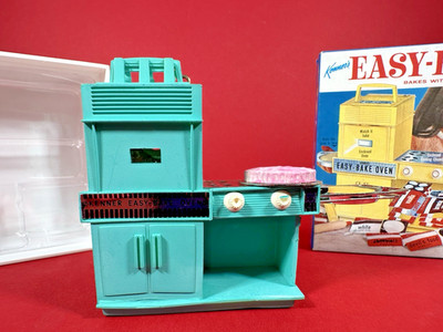    Vintage 2003 EASY BAKE OVEN  Carlton Cards, Hasbro   ORNAMENT