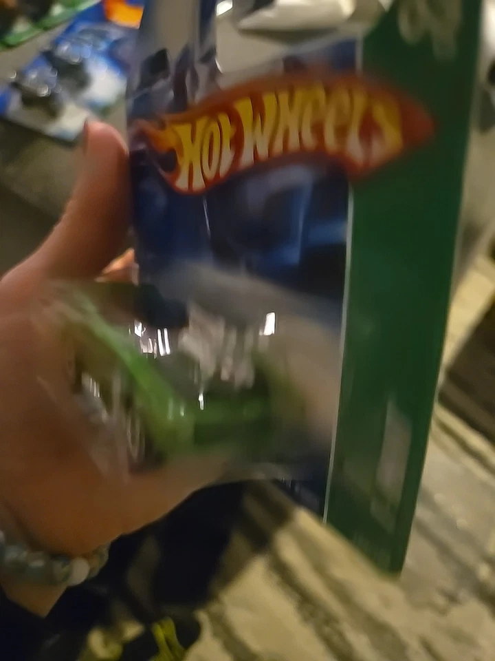 Tarjeta corta Hot Wheels Treasure Hunt 69 2007 Camaro Z28 Foto 3 de 4