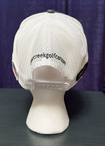 Sombrero de golf Clear Creek Golf Cars marca Richardson blanco con parche ajustable - Imagen 4 de 5