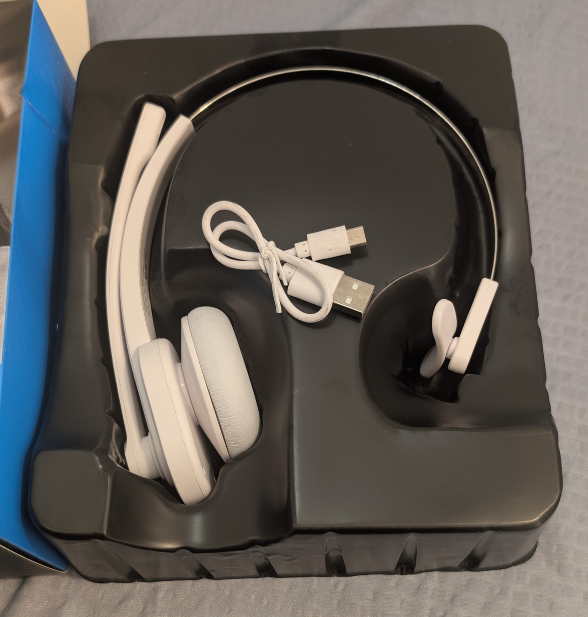 Brookstone Hands Free Single-Sided Wireless Headset Open Box