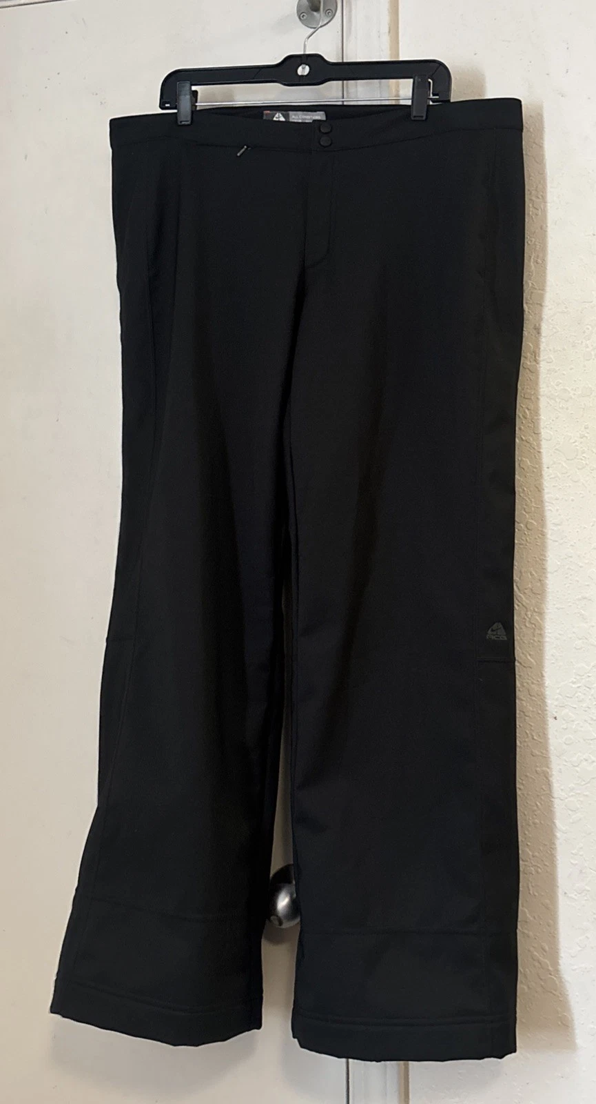 New Nike ACG Black Cold Gear Ski Pants XL 38 X 29
Opens in a new window or tab