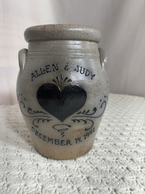 Rockdale Union Stoneware Pottery Heart Crock Allen Judy December 14 1991 EUC