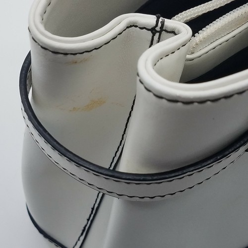 Wilson's Leather White Shoulder Bag Purse 3 Pocket Plus Magnet Closure - Picture 12 of 12