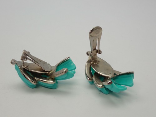 Pair of Vintage Pink Enamel & Teal Early Plastic Clip Earrings - Picture 5 of 9