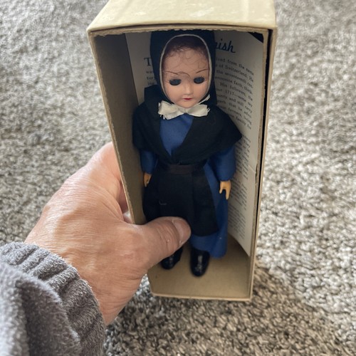 VTG. Hard Plastic Amish Doll / Amish Costume / Blue Dress/ Black Apron 7” - Picture 9 of 9