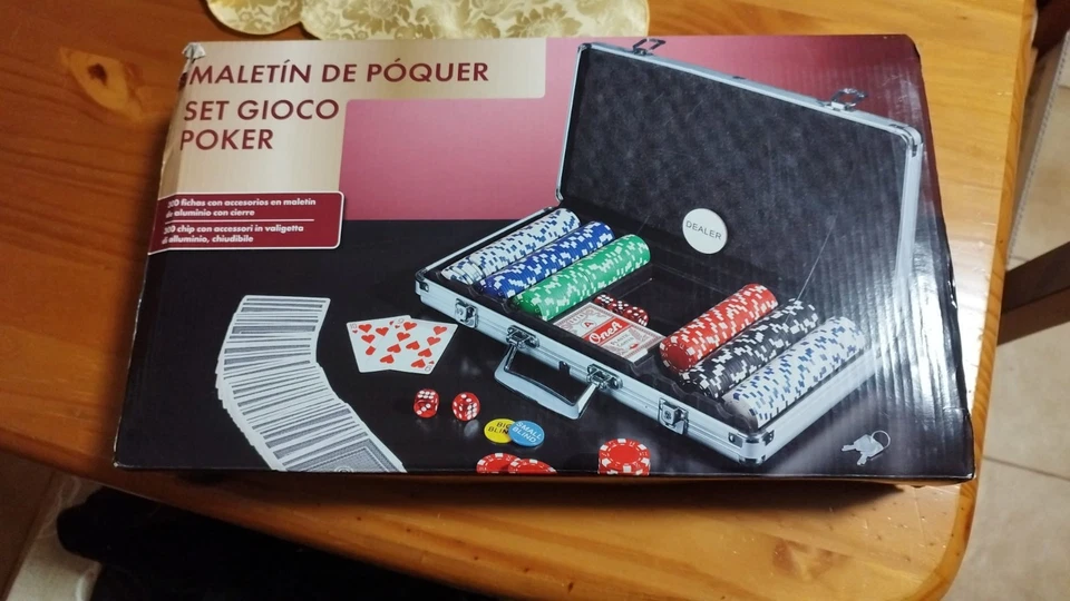 SET POKER completo, in valigia alluminio, carte, fiches, dadi accetto proposte - Immagine 2 di 3