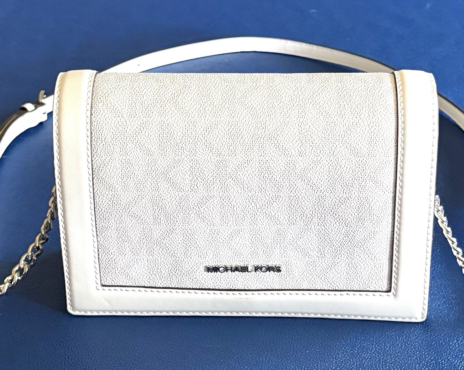 Michael Kors Vincent Small Logo Crossbody Bag with Cardholder Attached (Silver)