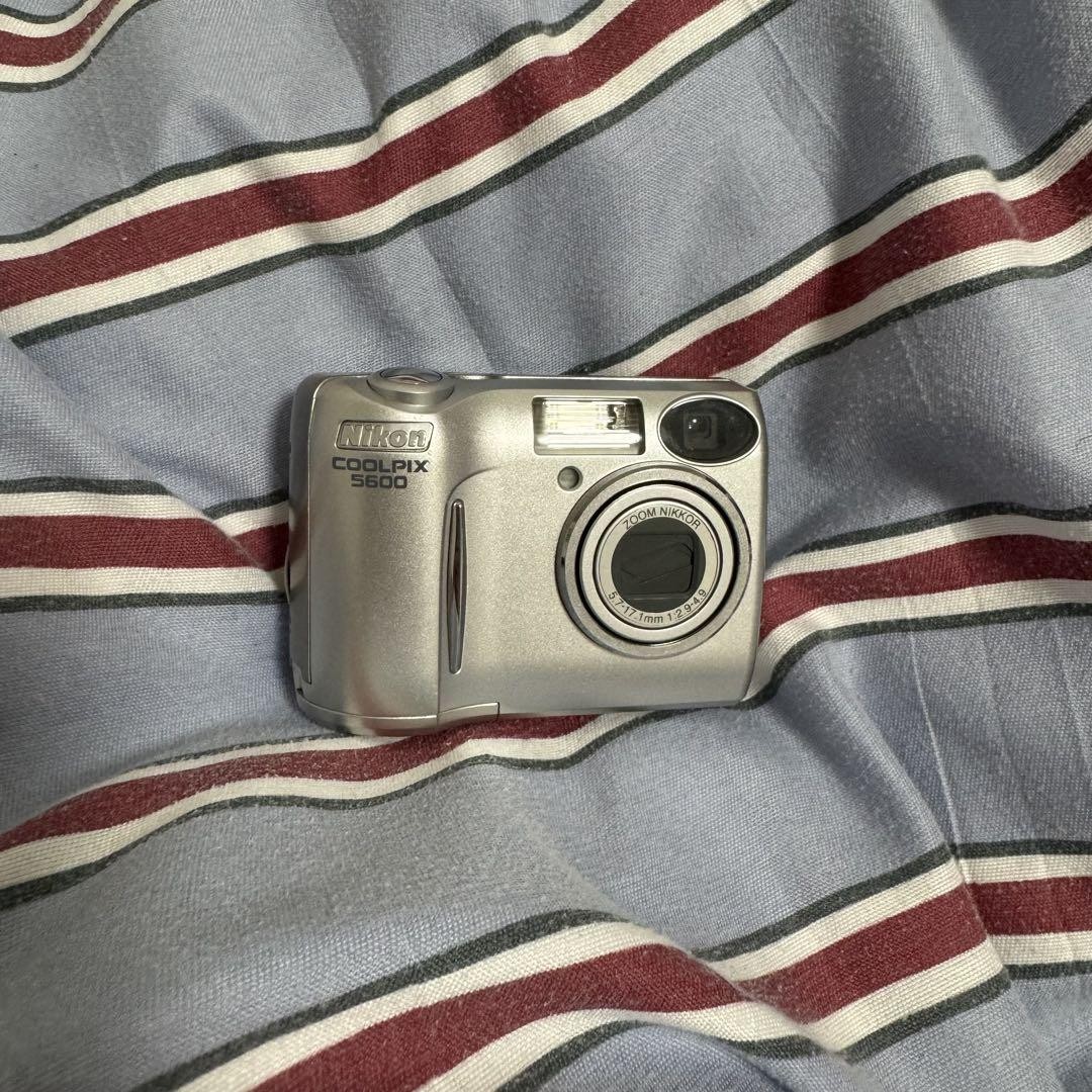 NIKON ニコン COOLPIX E5600 Nikon Coolpix E5600 Digital Camera Tested Battery Included