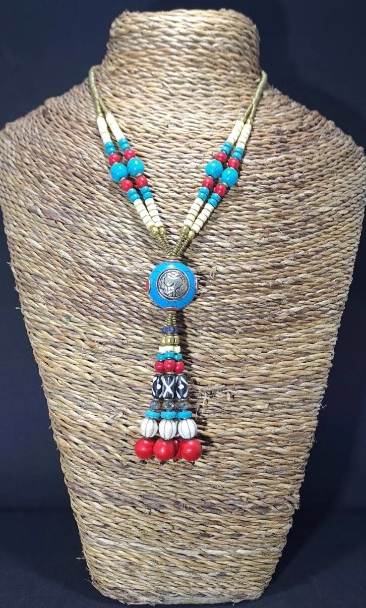 Collier tibétain artisanal spirituel en pierres naturelles protectrices et laiton