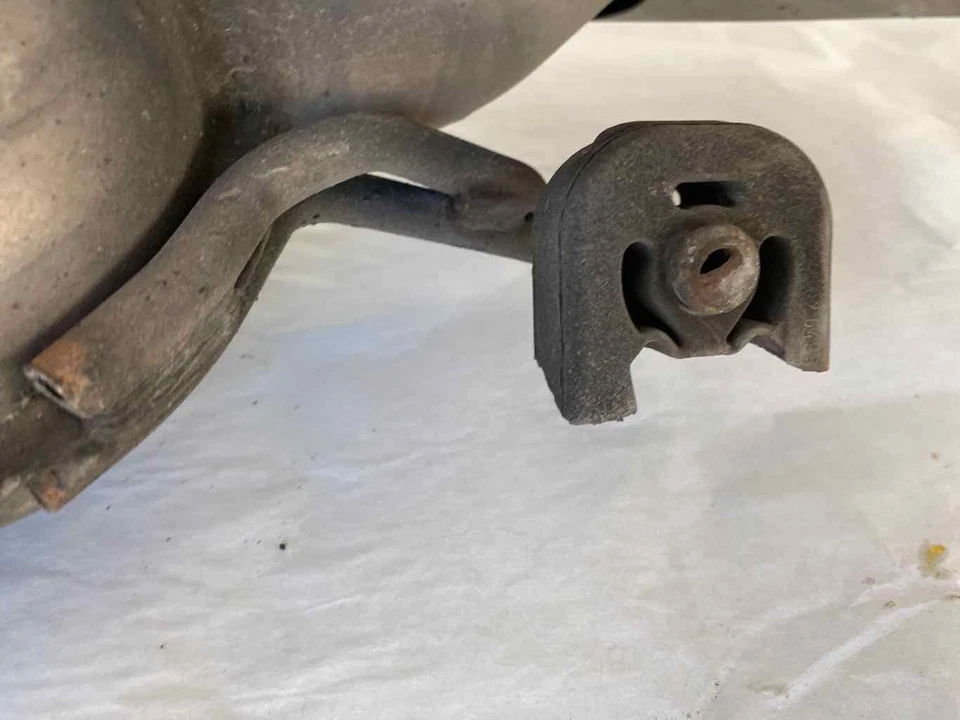 2007 - 2009 MERCEDES BENZ CLS550 Exhaust Muffler Pipe Rear Right 2194910301 - Image 4 of 4