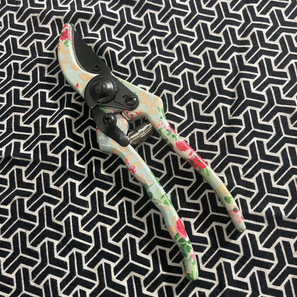 Flower Pattern Floral Garden Pruning Shears  - Image 3 of 3