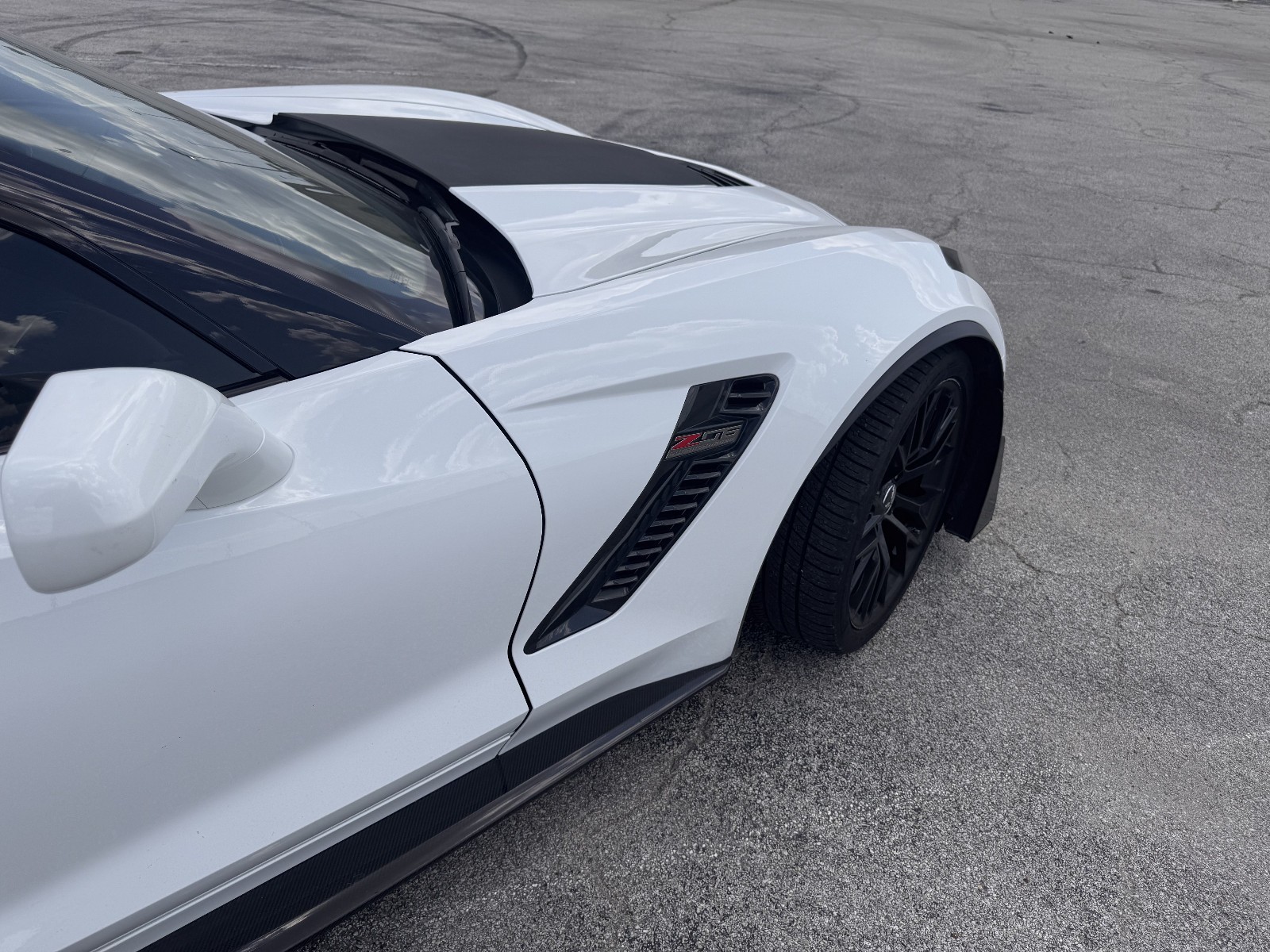 2015 White Chevrolet Corvette   | C7 Corvette Photo 9