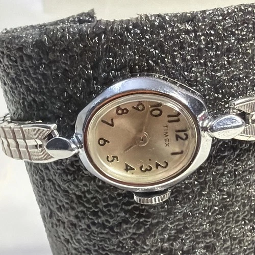 Timex Women’s small Silver Watch Vintage 1978 For Parts Or Repair.