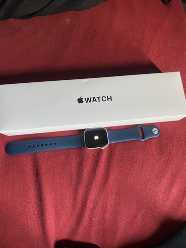 (USED) Apple Watch SE ⌚️ W/ 8 Wrist Bands - Zdjęcie 2 z 7