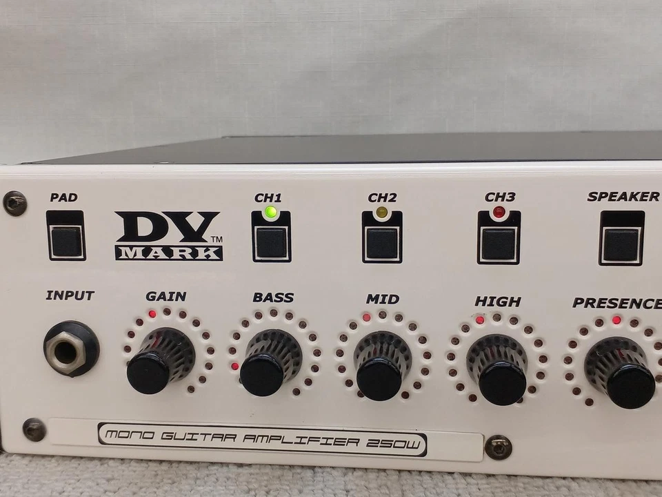 Cabezal amplificador de modelado de guitarra mono multiamplificador DV Mark de Japón Foto 2 de 4