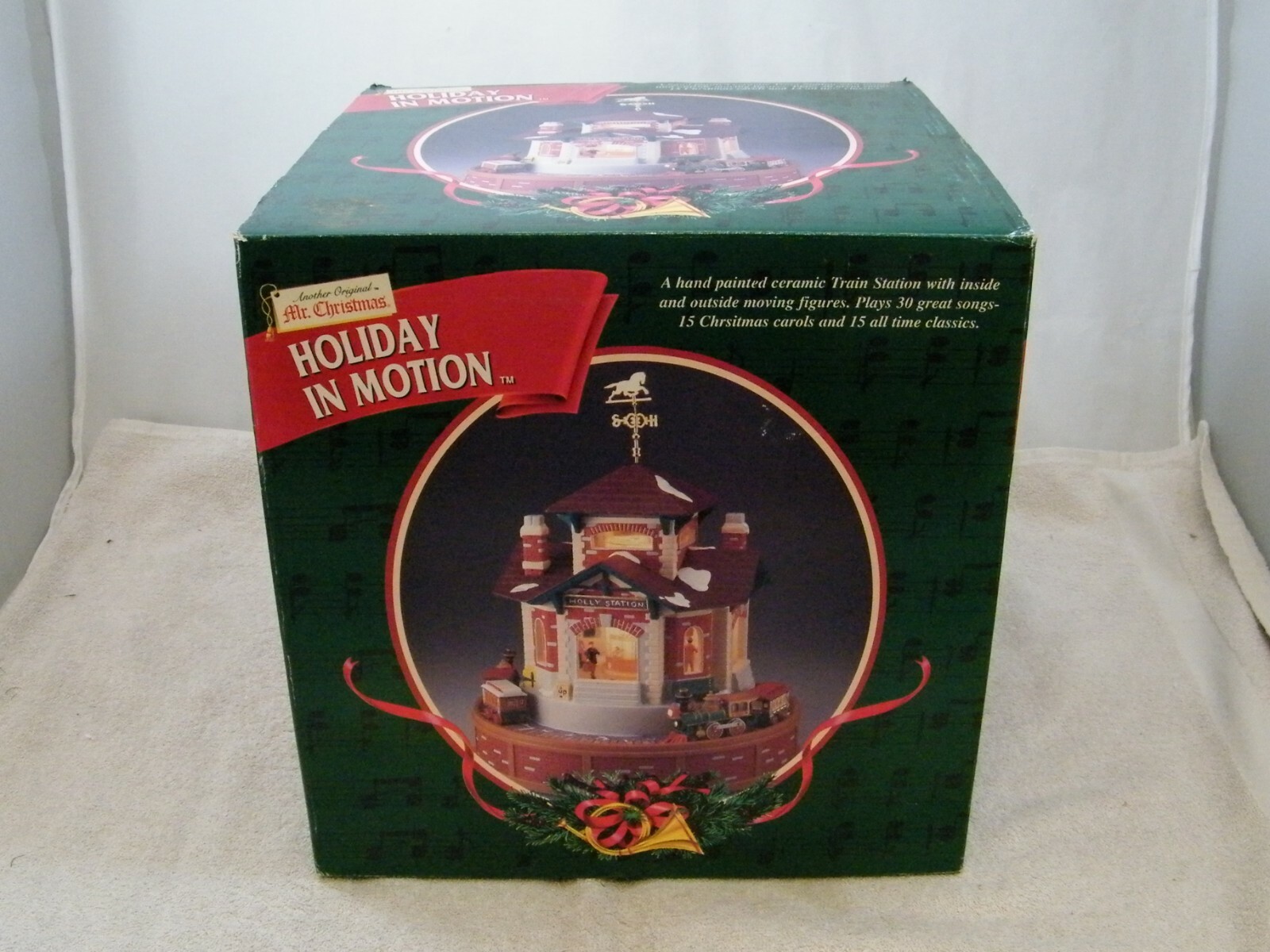 Mr Christmas Holiday in Motion Train Holly Station Moving Figures 30