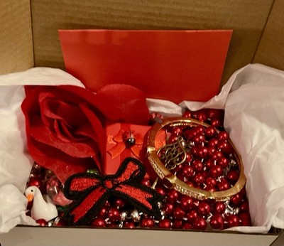 Red Gothic Romance Gift Box Pearl Beads Rose Statement Ring Costume Set