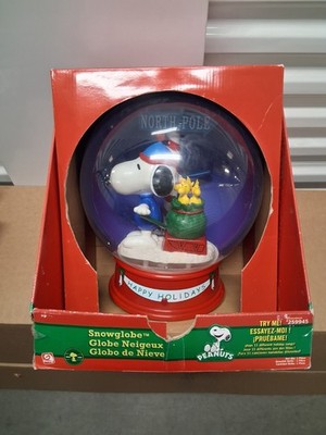 2007 Gemmy Animated Peanuts Snoopy North Pole Musical Waterless Snow Globe