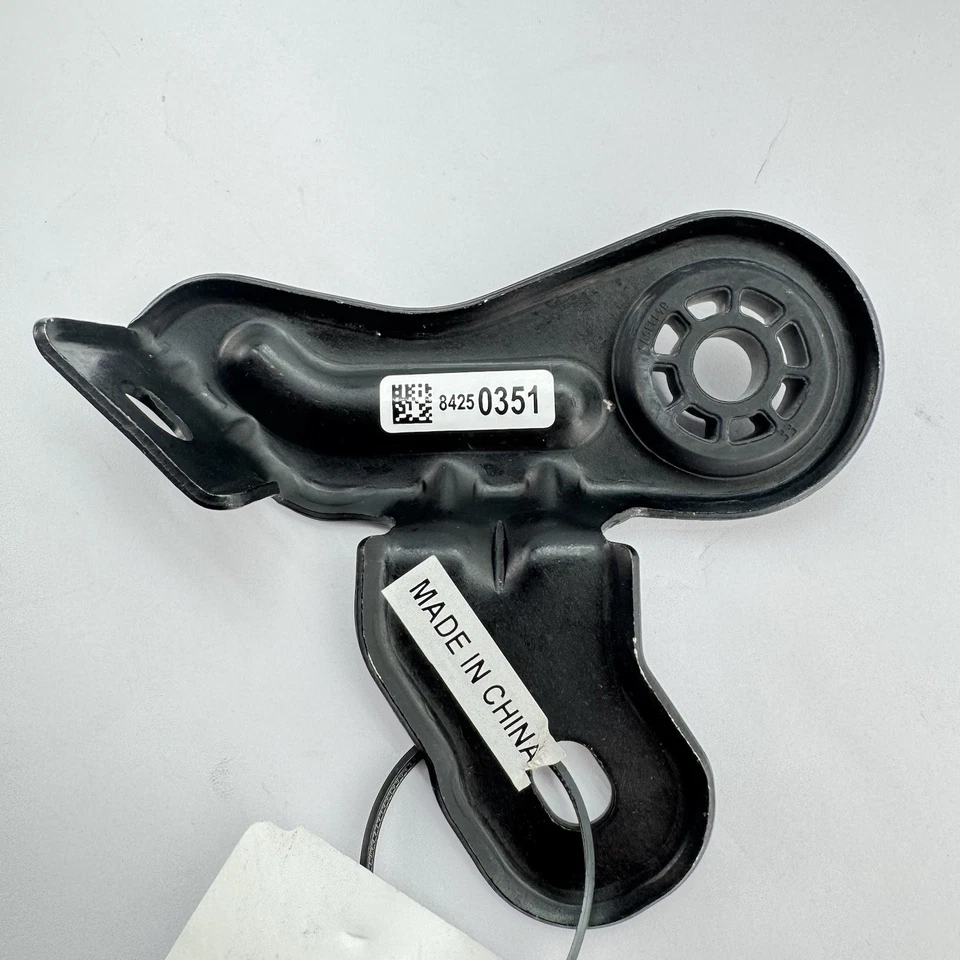 Radiador de motor de gasolina Buick Enclave 2018-2024 3,6 L V6 soporte superior izquierdo OEM Foto 3 de 4