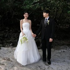 Beautiful Strapless Princess Wedding Dress Ivory Sleeveless Pleated Bridal Gown