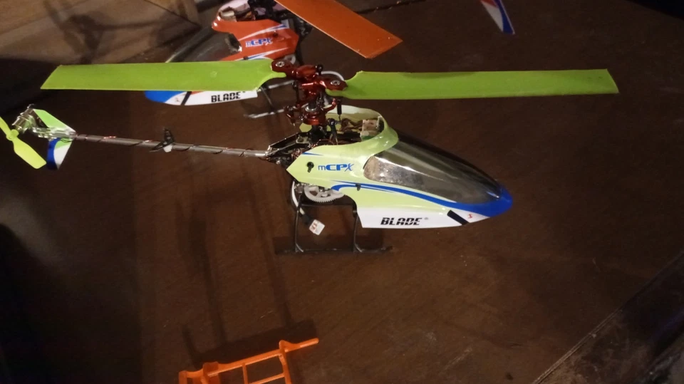 2X Blade mCPX V2 Bind And Fly BNF Micro Helicopters Heli with Case - Image 2 of 4