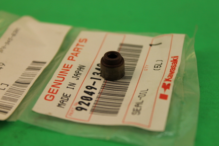NOS Kawasaki Oil Seal 1990-1993 ZX600 1991-2000 ZX750 1994-1999