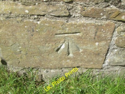Foto 6x4 Ordnance Survey Schnittmarke Tonmawr diese OS Schnittmarke kann gefunden werden c2015