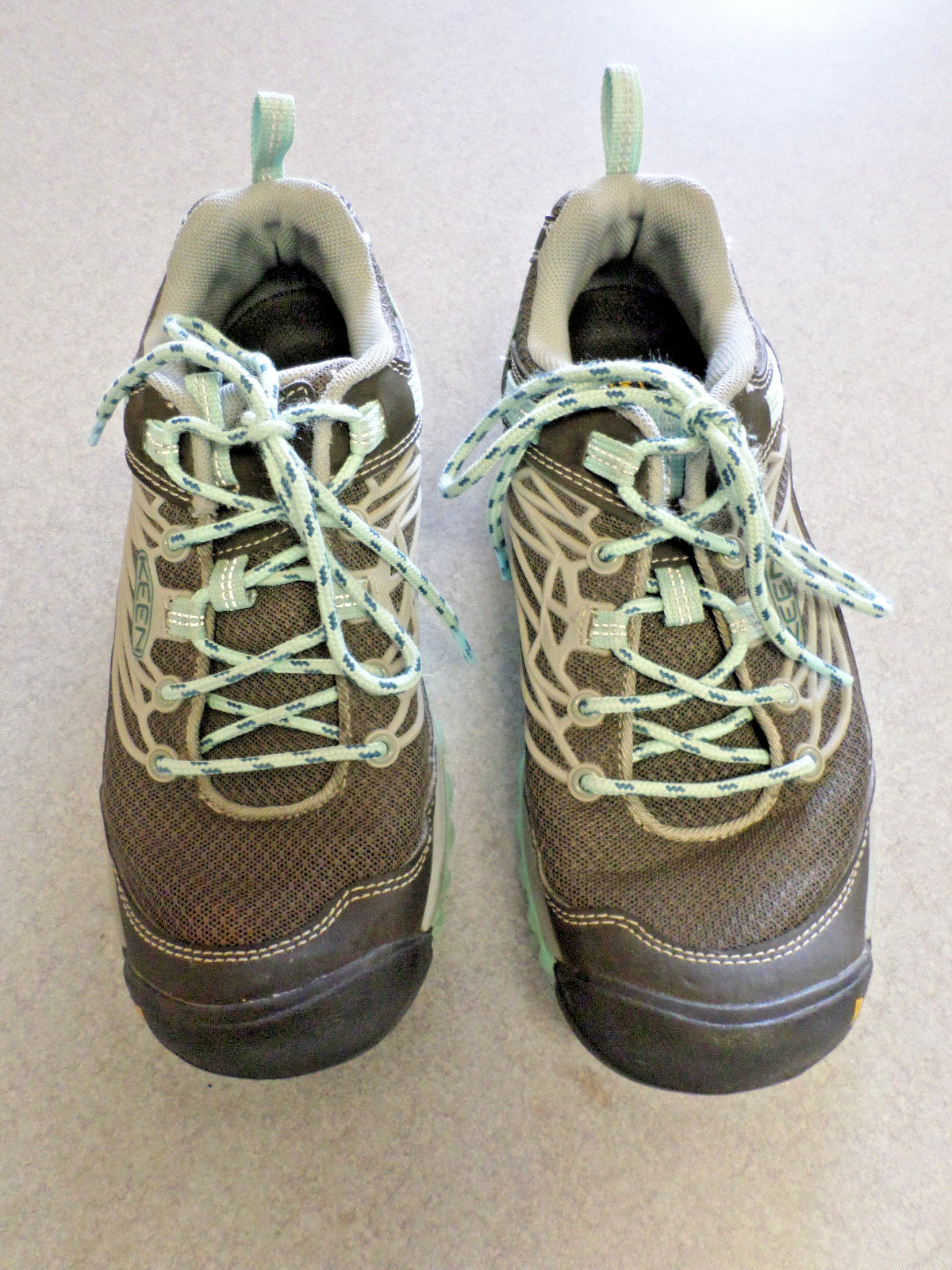 Scarpe da trekking KEEN grigie in pelle e rete. Donna 8 5 (39 euro)