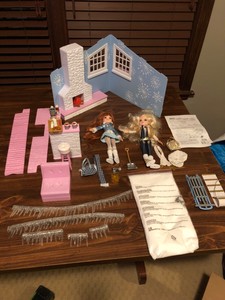 Moxie Girls Snow Cabin W 2 Dolls Accessories Ebay