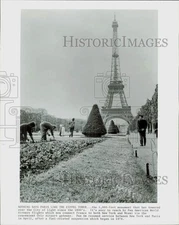 Press Photo General view of the Eiffel Tower in Paris, France - lra85899
