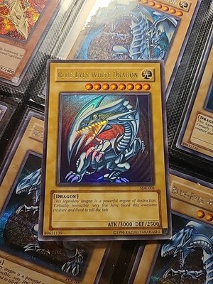 Konami Yu-Gi-Oh! TCG Blue-Eyes White Dragon Ultra Rare SDK-001 Unlimited