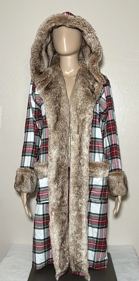 Bata de mujer Pottery Barn Stewart con capucha a cuadros de franela de piel sintética con cinturón Foto 3 de 4