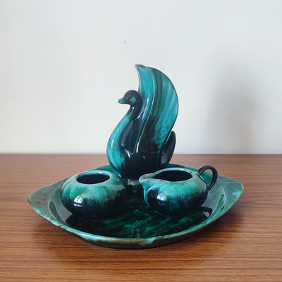 Mid Century Vintage Blue Mountain Keramik 4-teiliges Set - Schwan Vase/Schale, Kanne & Tablett