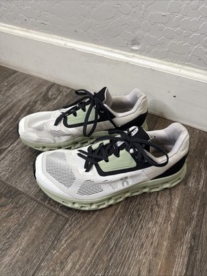 Women s Size 9 - ON Cloudstratus White Moss