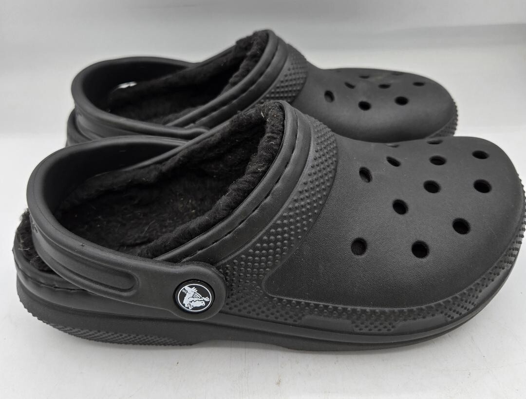 Black Crocs w/ Fur Crocs Stomp Lined Platform Clog - Black | Journeys main image 4