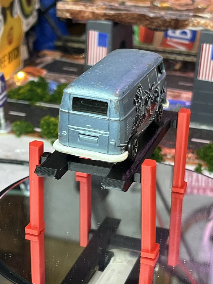 Furgoneta de reparto Volkswagen Matchbox años 60 VW Bus TNT azul diecast 1:64 usada excelente estado Foto 4 de 4