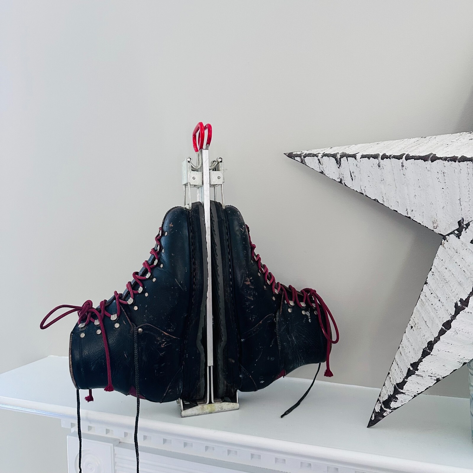 SALOMON Scarponi da sci vintage in pelle nera stringati e porta scarponi