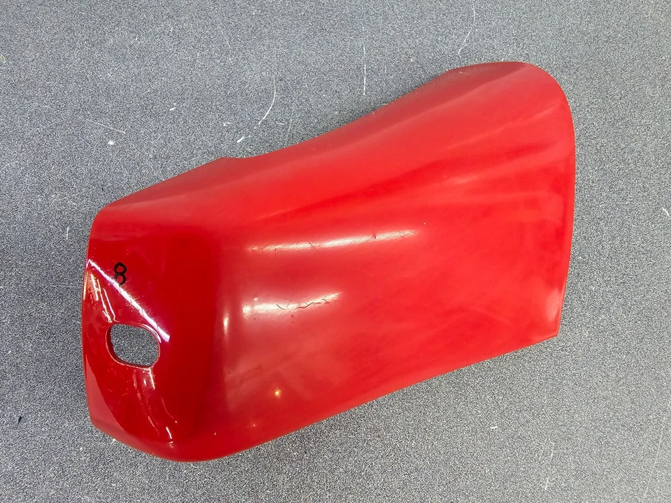 USED ORIGINAL GENUINE PORSCHE 944 REAR BUMPER LEFT SIDE RED ENDCAP #8 - Imagem 2 de 4