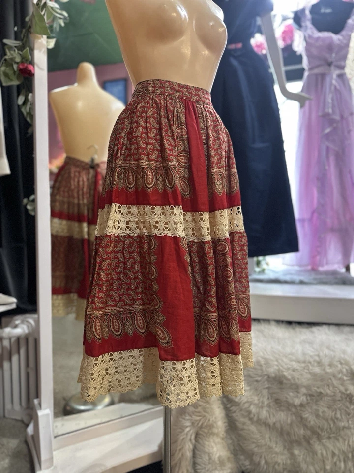 Falda Vintage Años 30 40 Algodón Floral Estampado Paisley Rojo Marfil Encaje Crochet S/M Foto 3 de 4