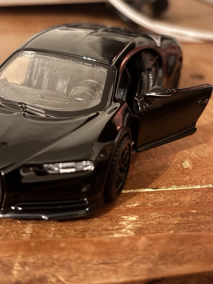 Coche de cuerda modelo juguete Bugatti Chiron 1:24 Foto 2 de 3