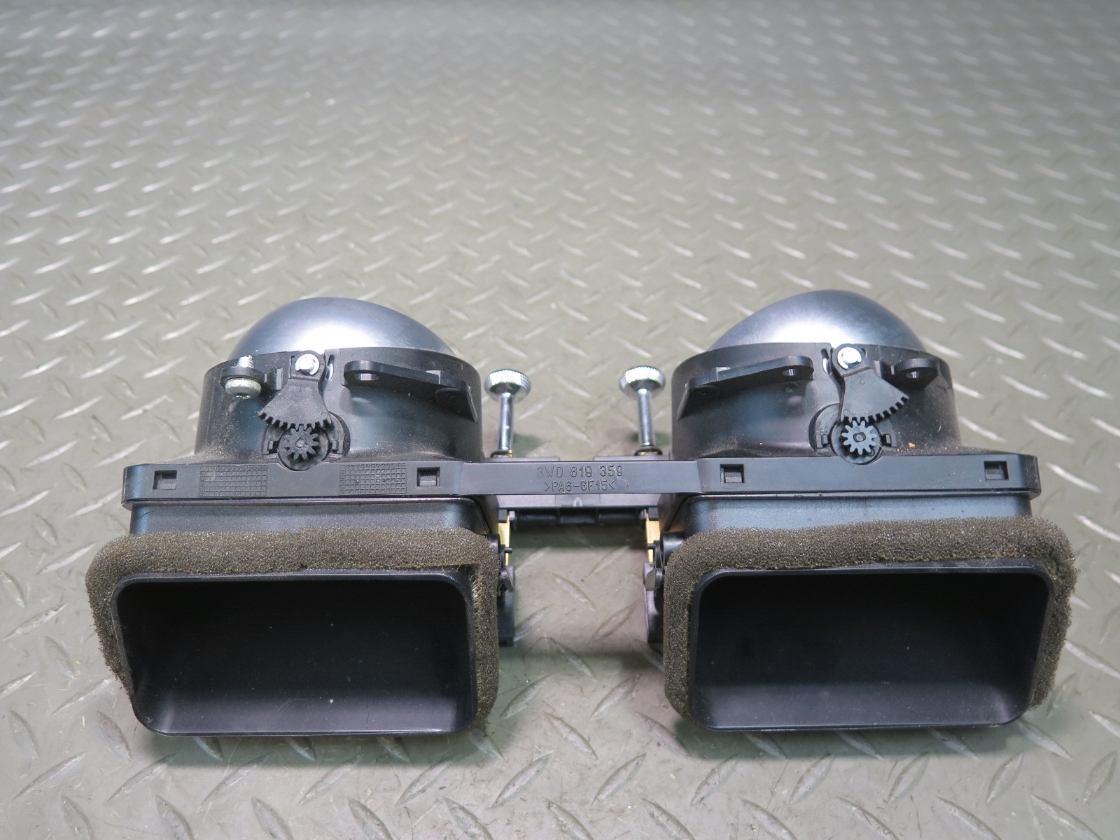 2006-2012 BENTLEY FLYING SPUR DASH A/C AIR VENT GRILL LEFT CENTER RIGHT SIDE SET