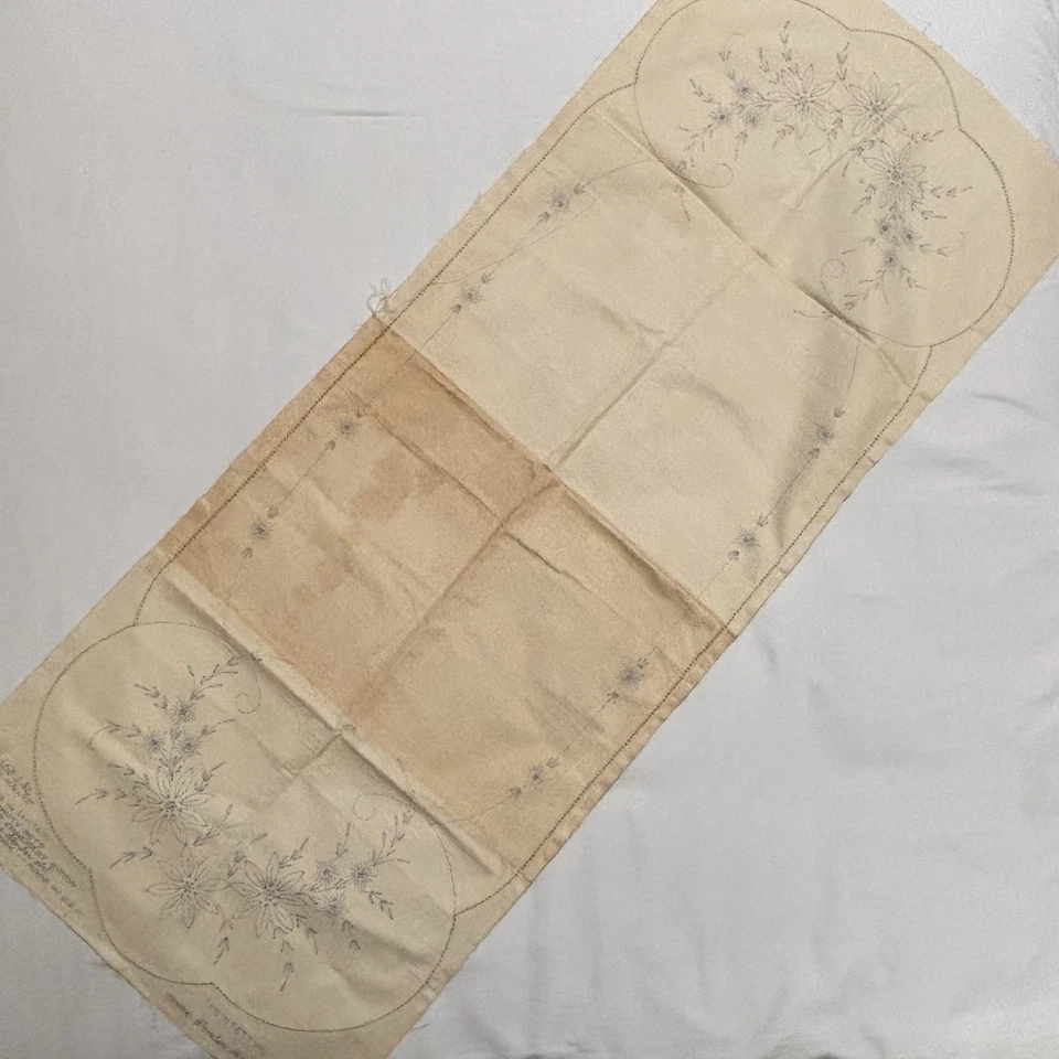 Lot 19 Stamped For Embroidery Dresser Scarves Pillows Belgian Linen/cotton 3 Ib - Image 3 of 4