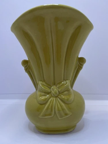 VTG Shawnee Art Pottery 9”  Yellow Bow Case Art Deco 819 USA 1940’s