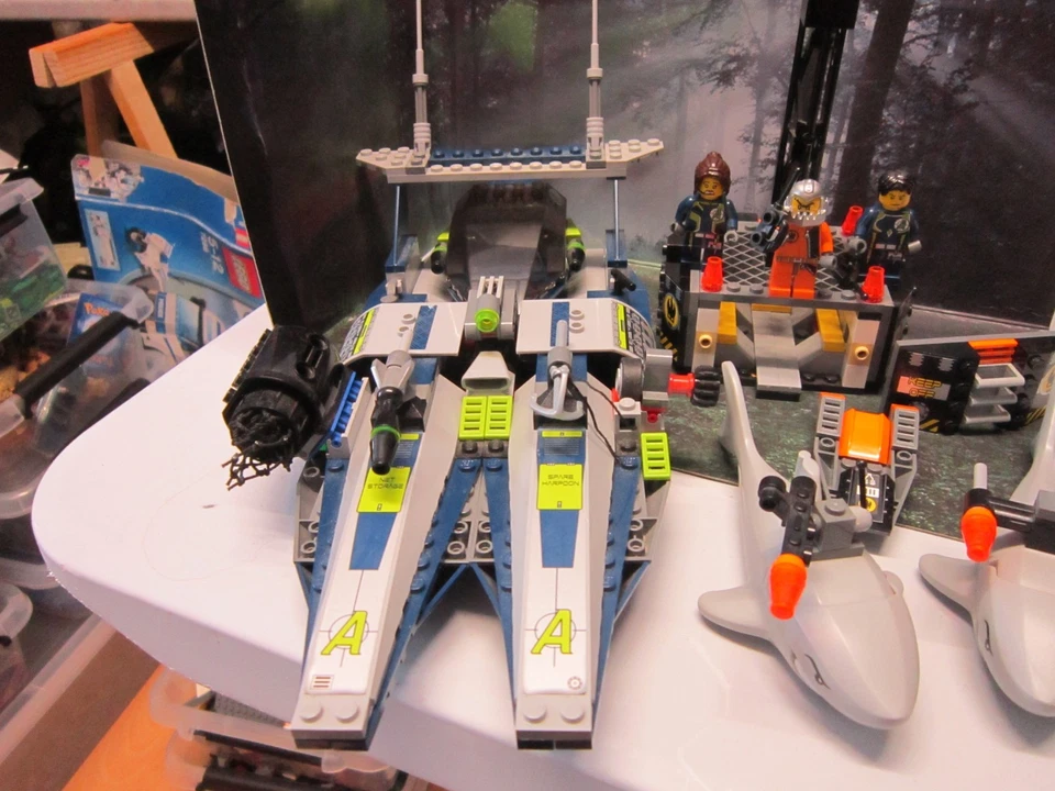 LEGO 8633  AGENTS 2.0 MISSION 4 SECOURS EN HORS BORD - Photo 4/4