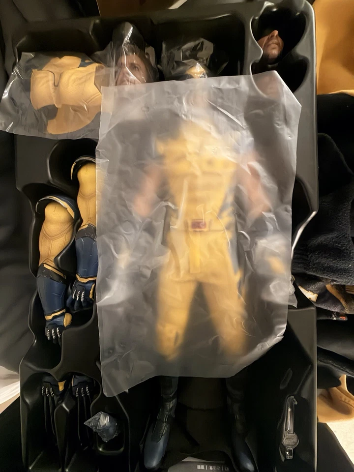 Hot Toys Deadpool and Wolverine MMS754 Wolverine Collectible - Image 4 of 4