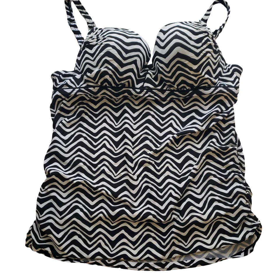 Lane Bryant Black White Zig Zag swimwear dress Top only size Bra Sized 40C - Image 2 of 4