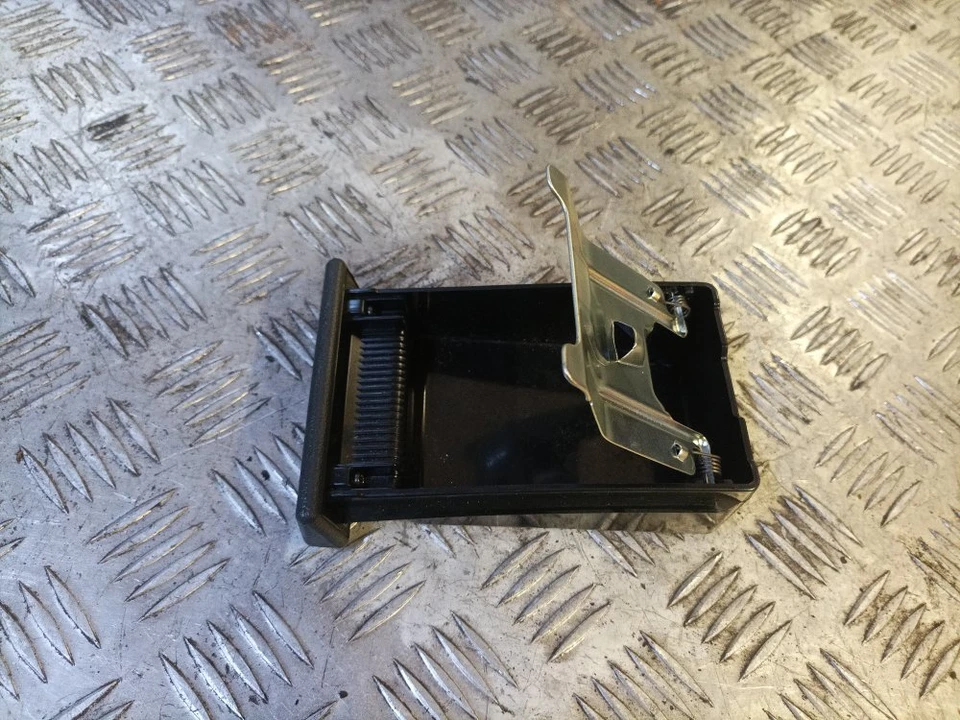 ROVER 200 SALOON 1984-1989 FRONT DASH ASHTRAY - Image 4 of 4