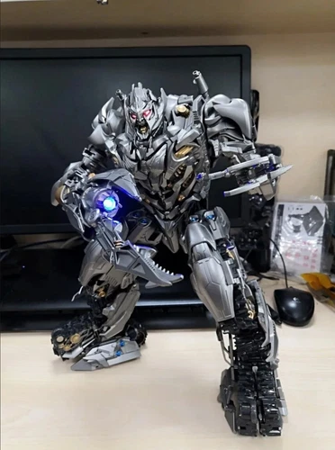 BMB LS06 Megatron/Tank Mega Commander Transformation Action Figure Light Tankway - Picture 9 of 12