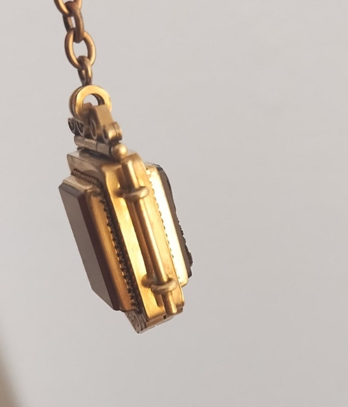 antique locket View 6